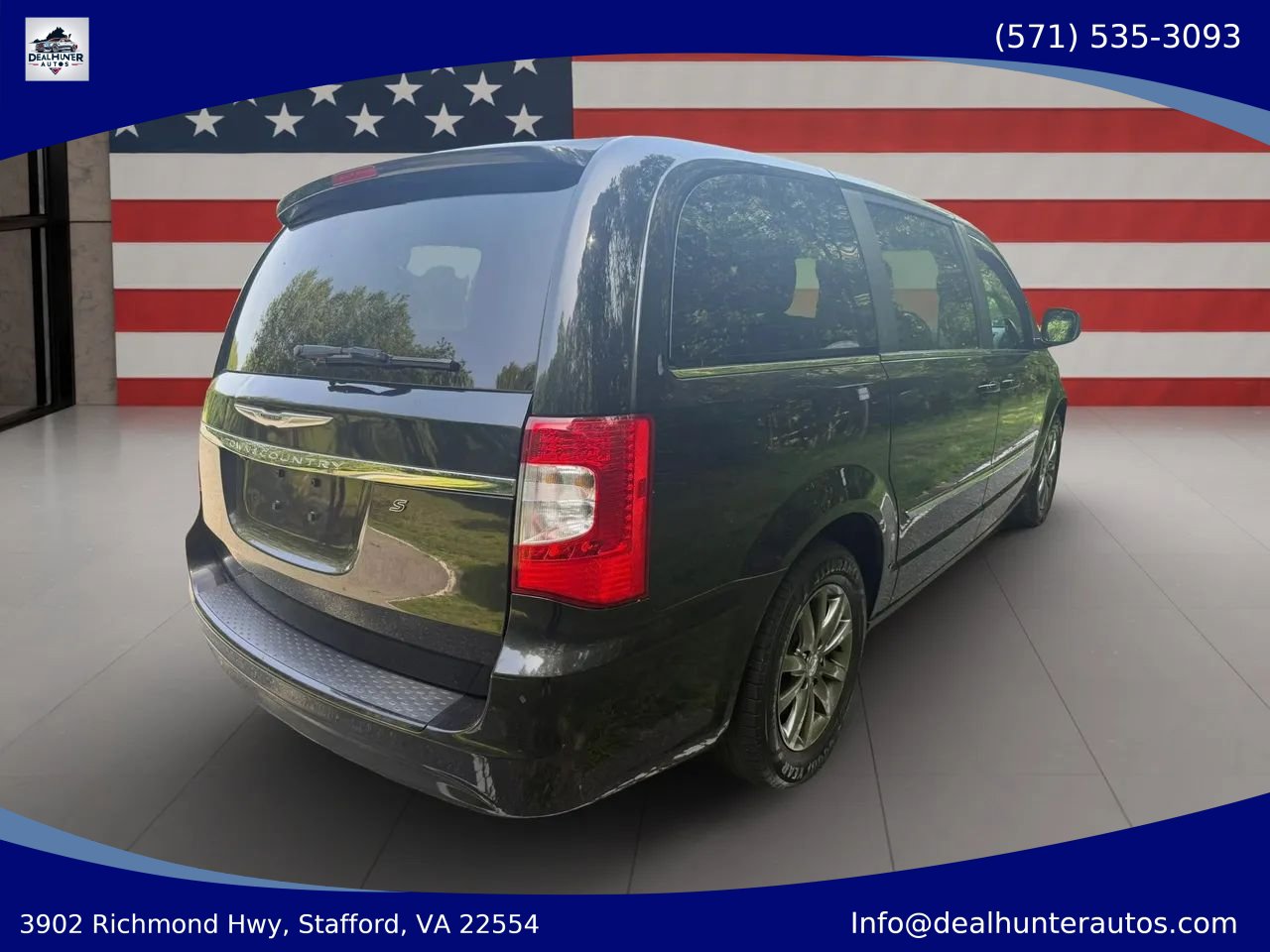Used 2015 Chrysler Town & Country S FWD image 8