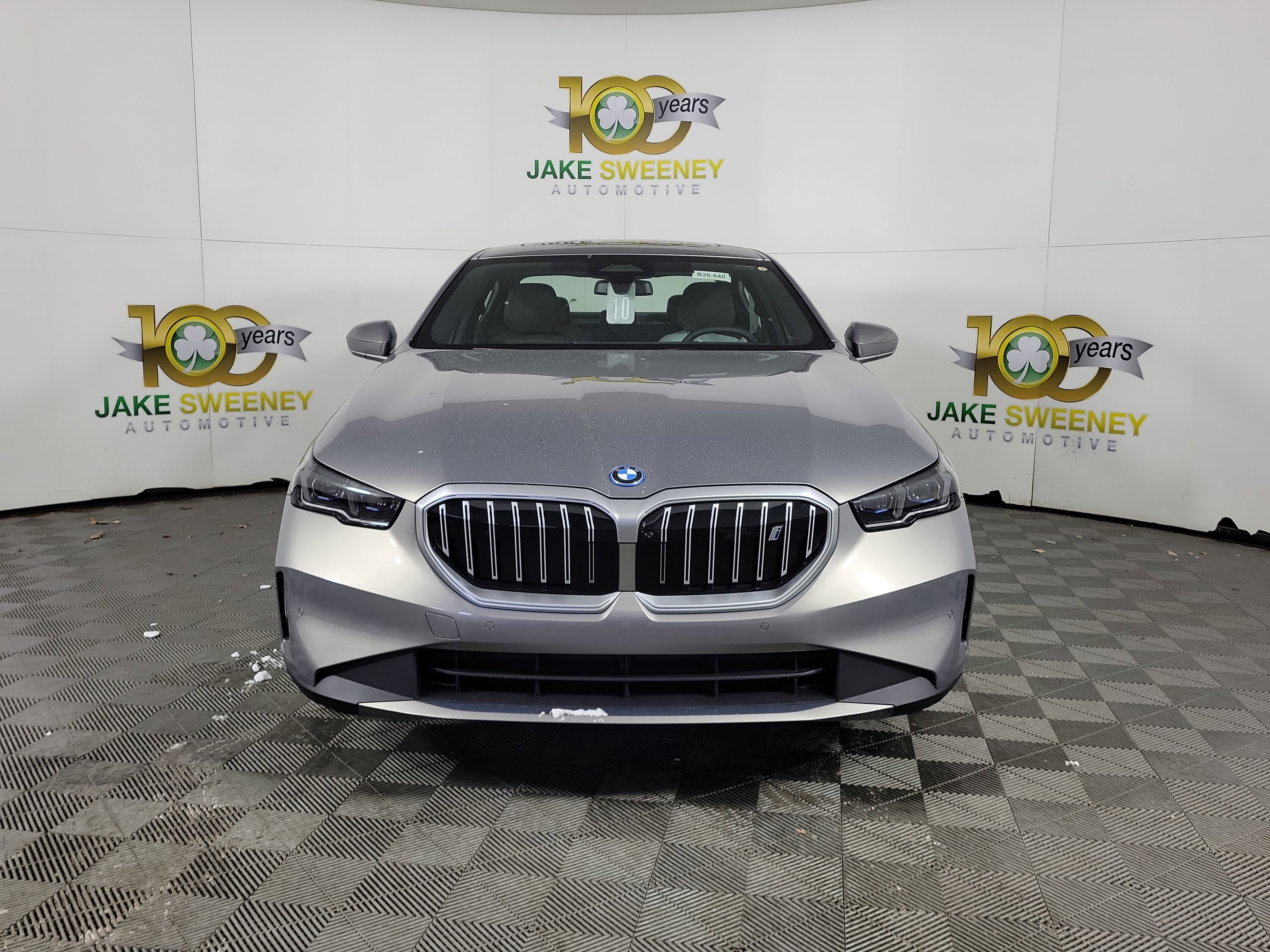 New 2026 BMW i5 eDrive40 w/ Premium Package image 2