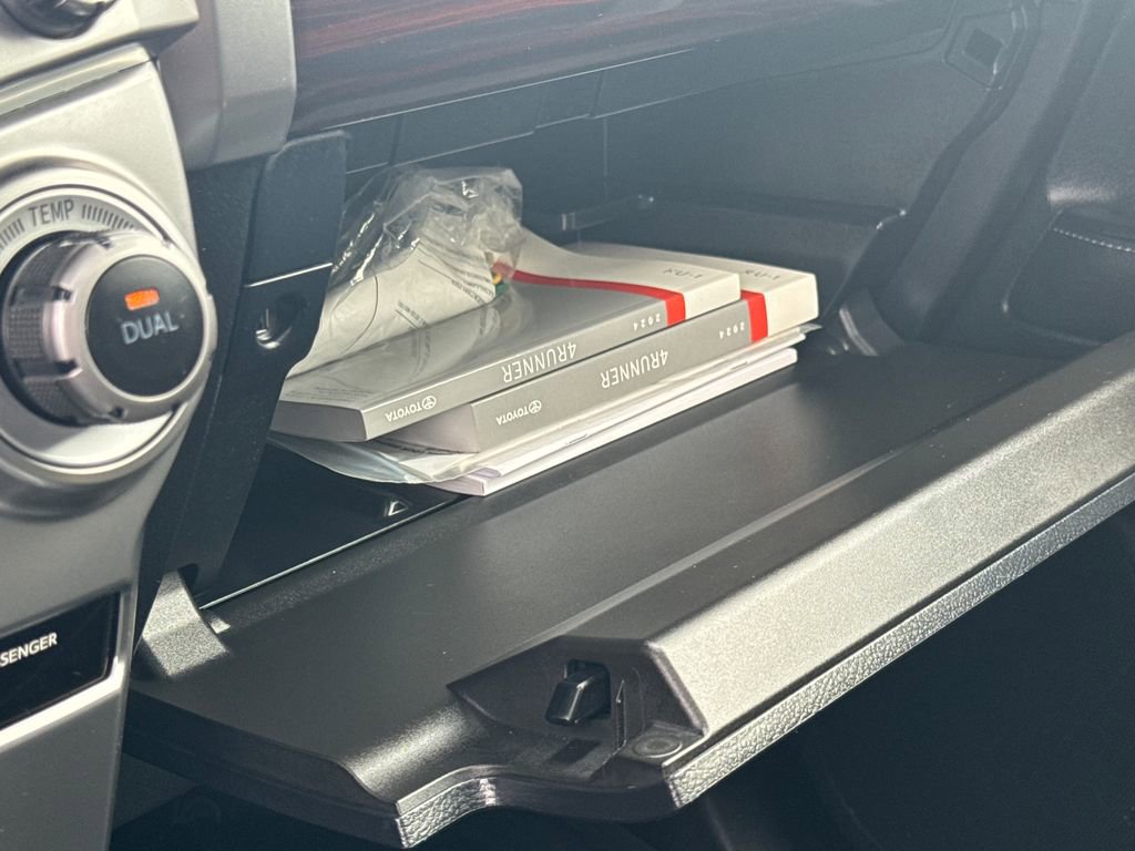 Used 2024 Toyota 4Runner Limited AWD/4WD image 33