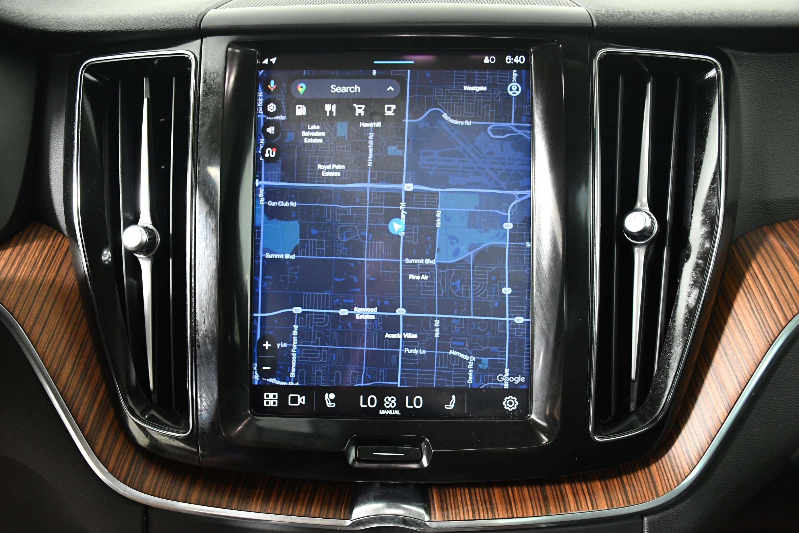 Used 2024 Volvo XC60 B5 Plus image 18