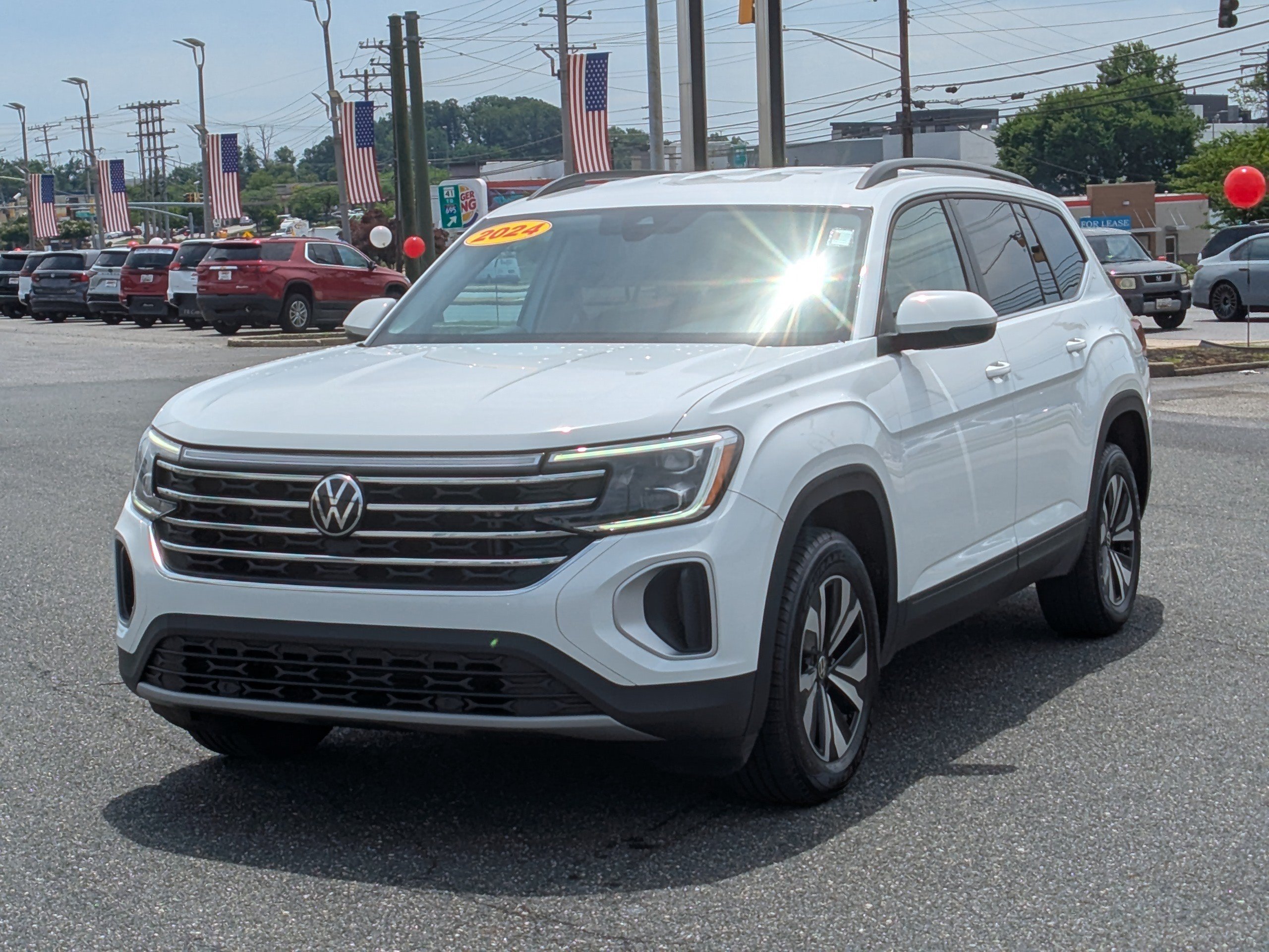 Used 2024 Volkswagen Atlas SE AWD/4WD image 4