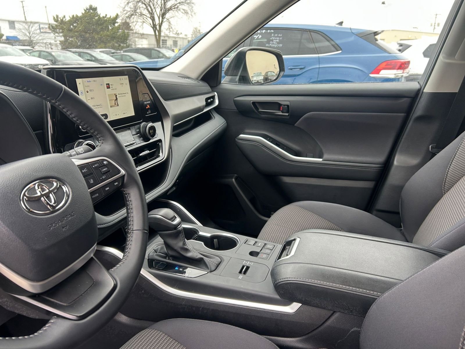 Used 2025 Toyota Highlander LE image 44