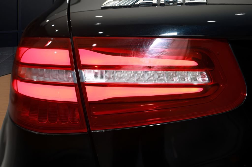 Used 2018 Mercedes-Benz GLC 63 AMG 4MATIC image 39