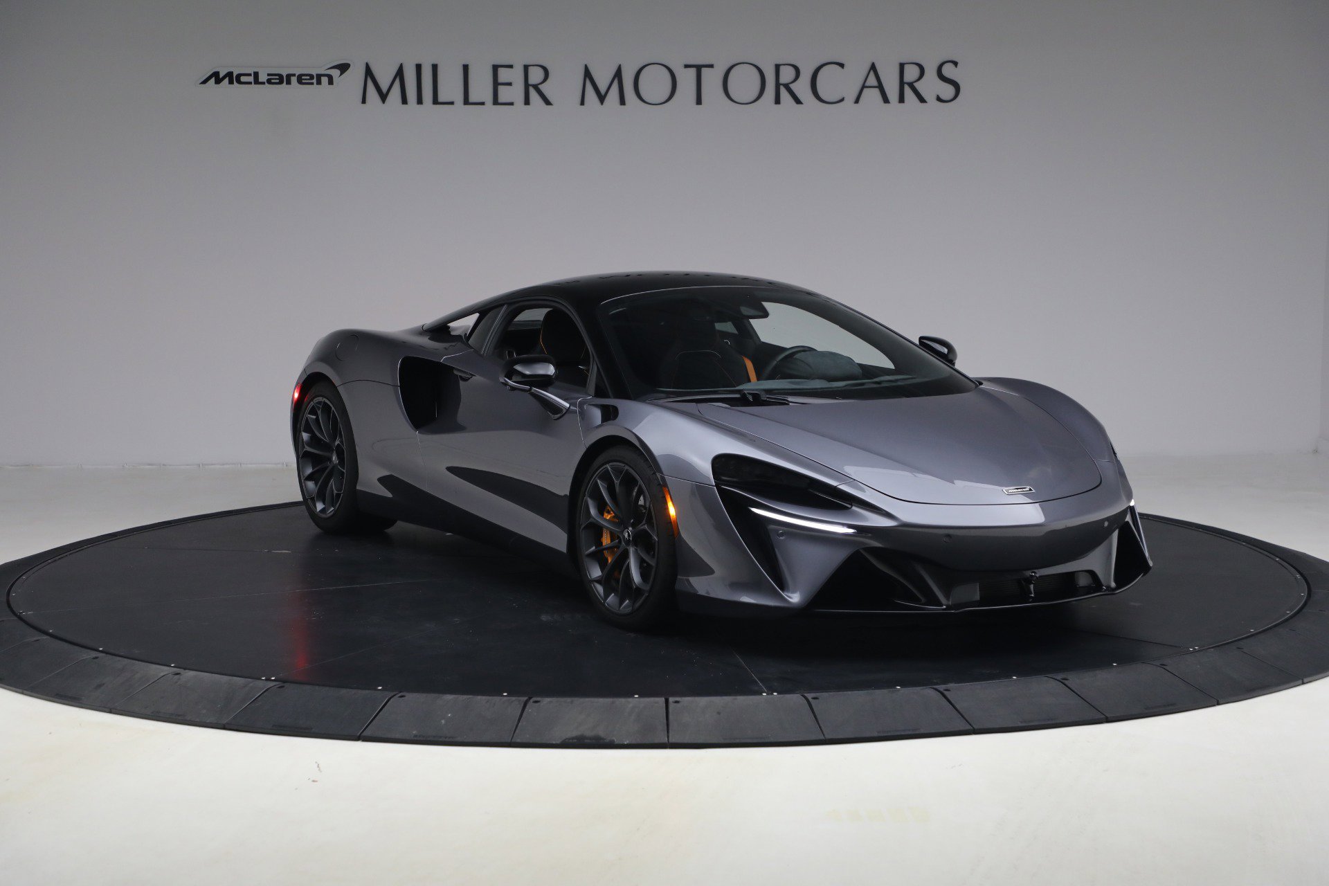 Used 2024 McLaren Artura image 12