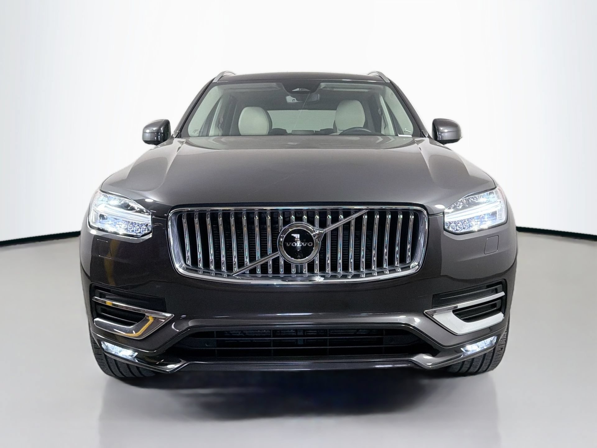Certified 2024 Volvo XC90 B5 Plus w/ Protection Package AWD/4WD image 2