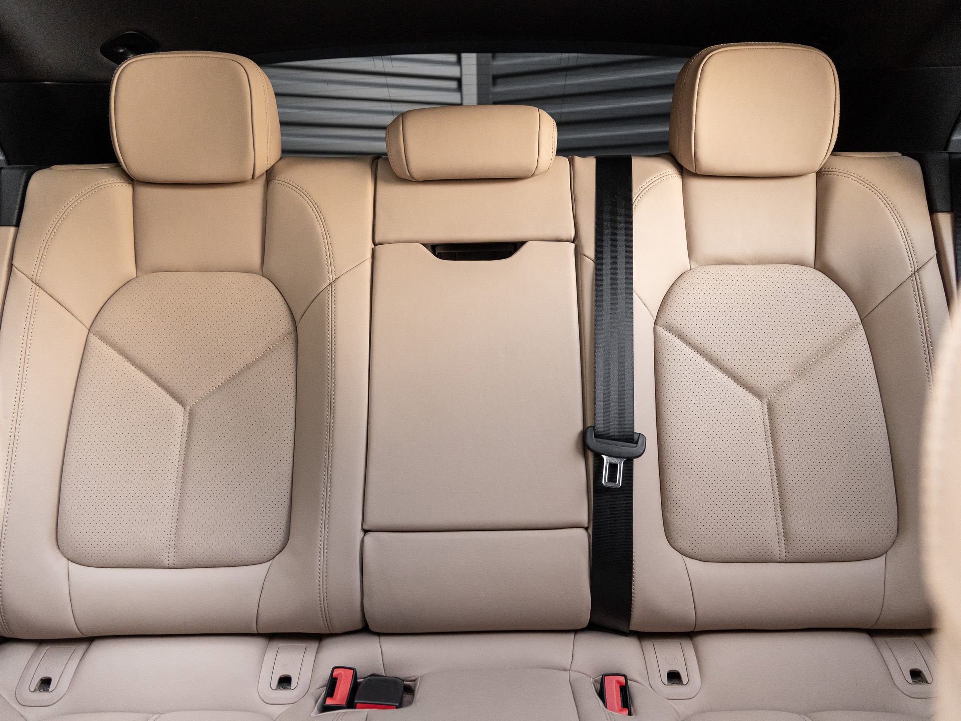 Certified 2025 Porsche Macan AWD/4WD image 25