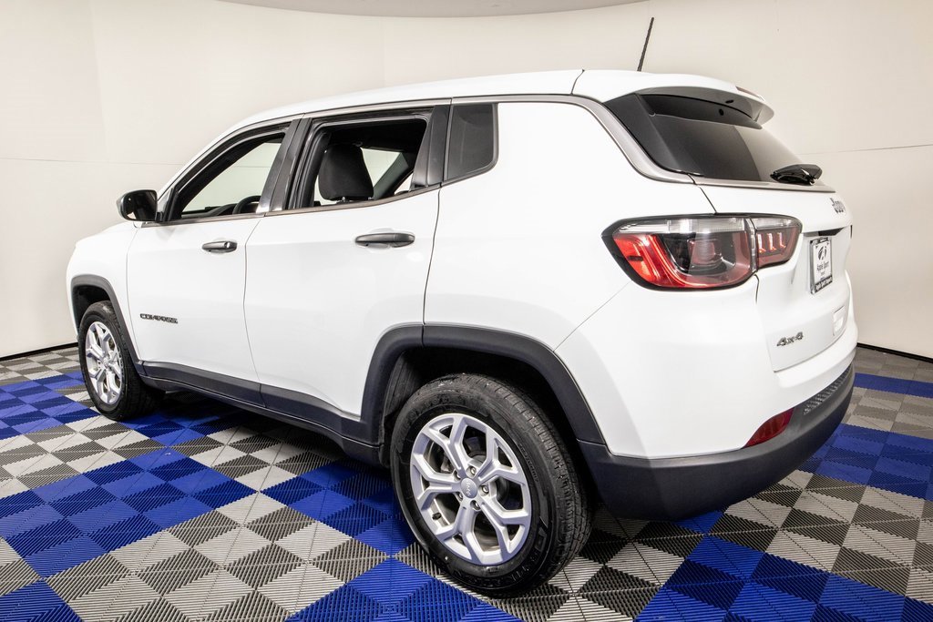 Used 2024 Jeep Compass Sport image 7
