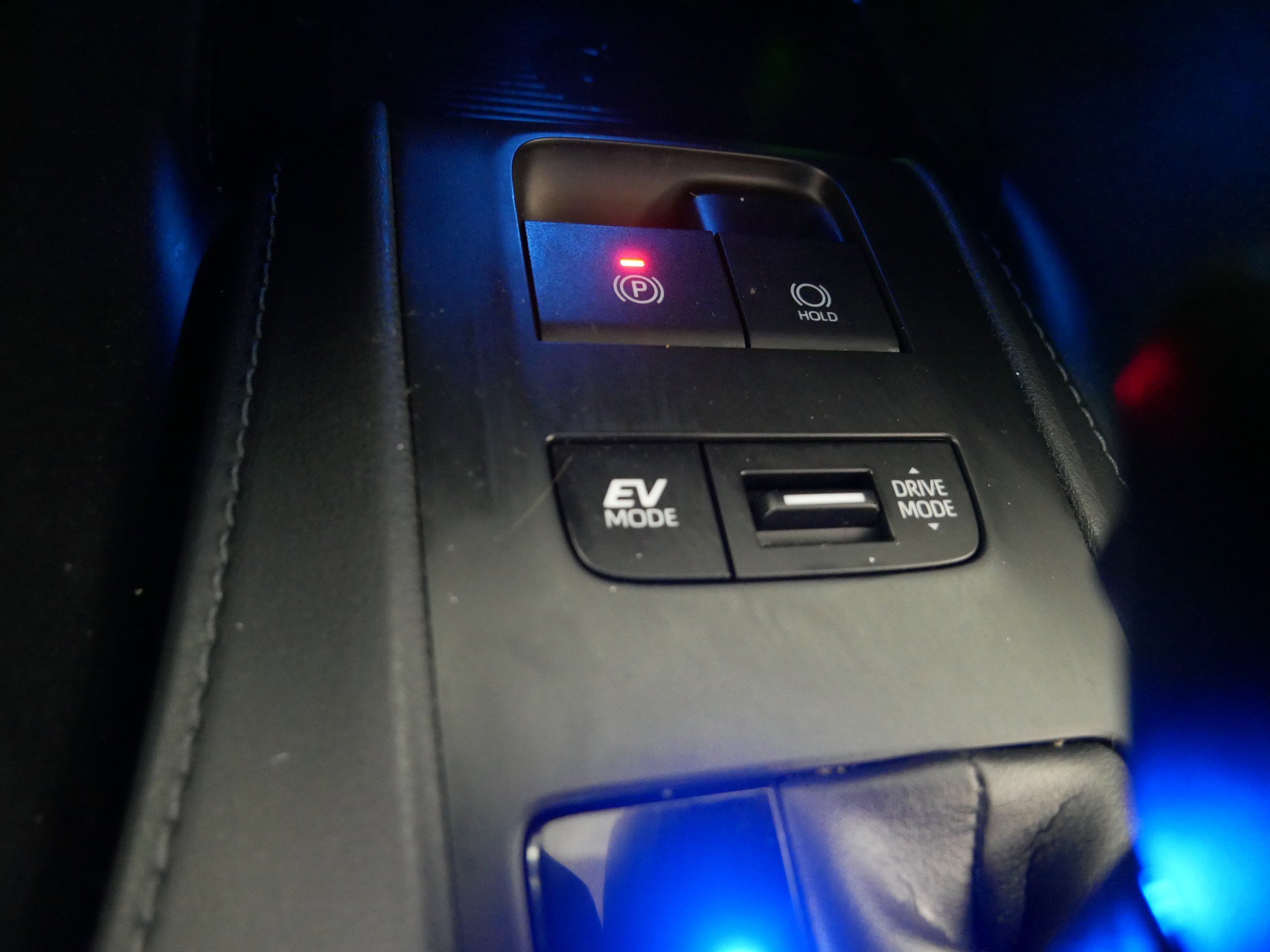 Used 2021 Toyota Venza LE w/ Carpet Mat Package (TMS) image 29