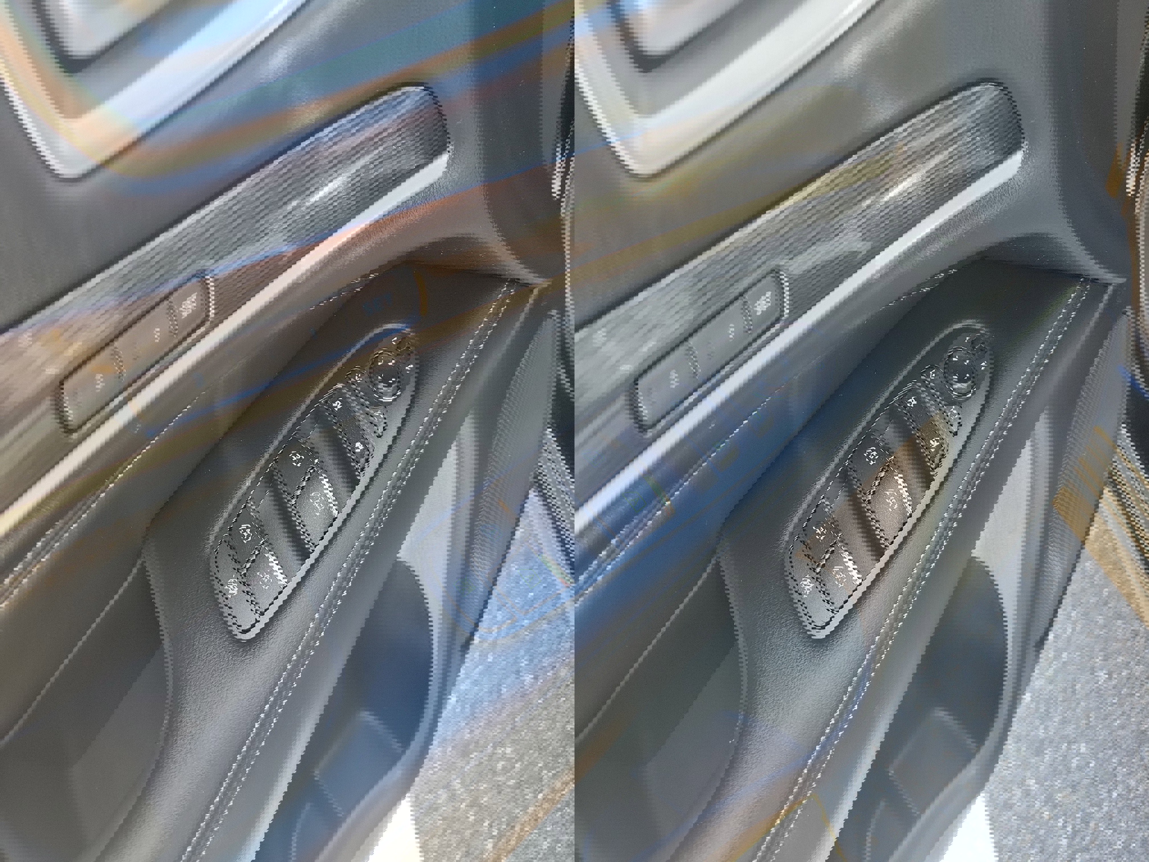 Used 2019 INFINITI QX60 Luxe w/ Essential Package image 18