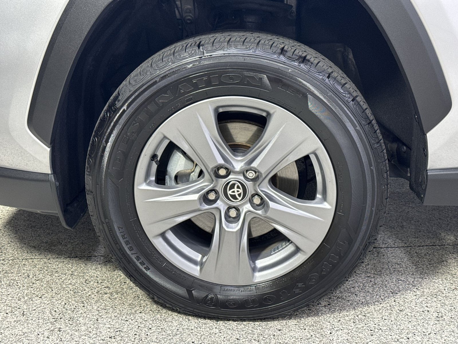 Used 2024 Toyota RAV4 XLE AWD/4WD image 24