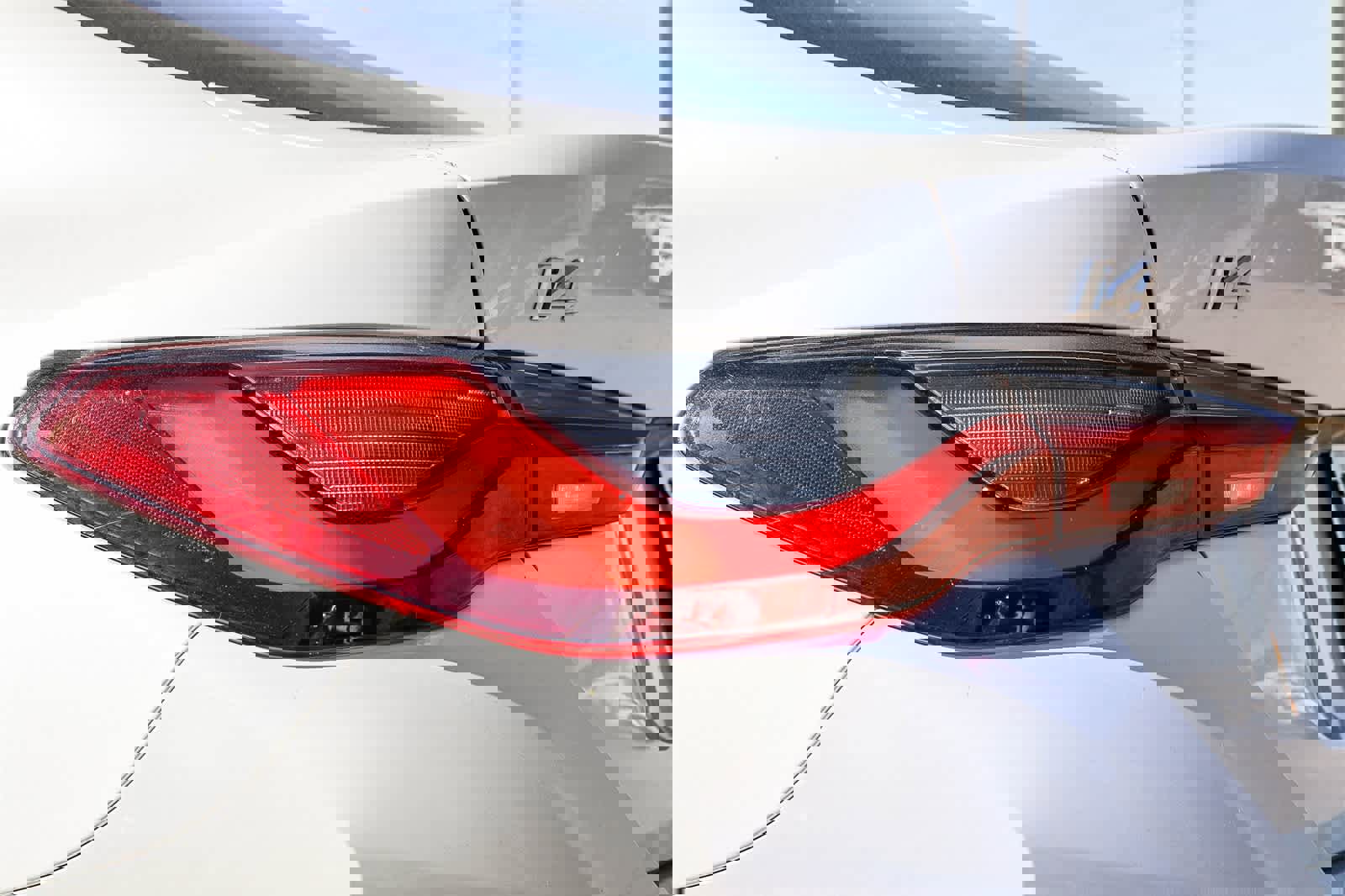 Used 2023 BMW i4 eDrive40 image 7