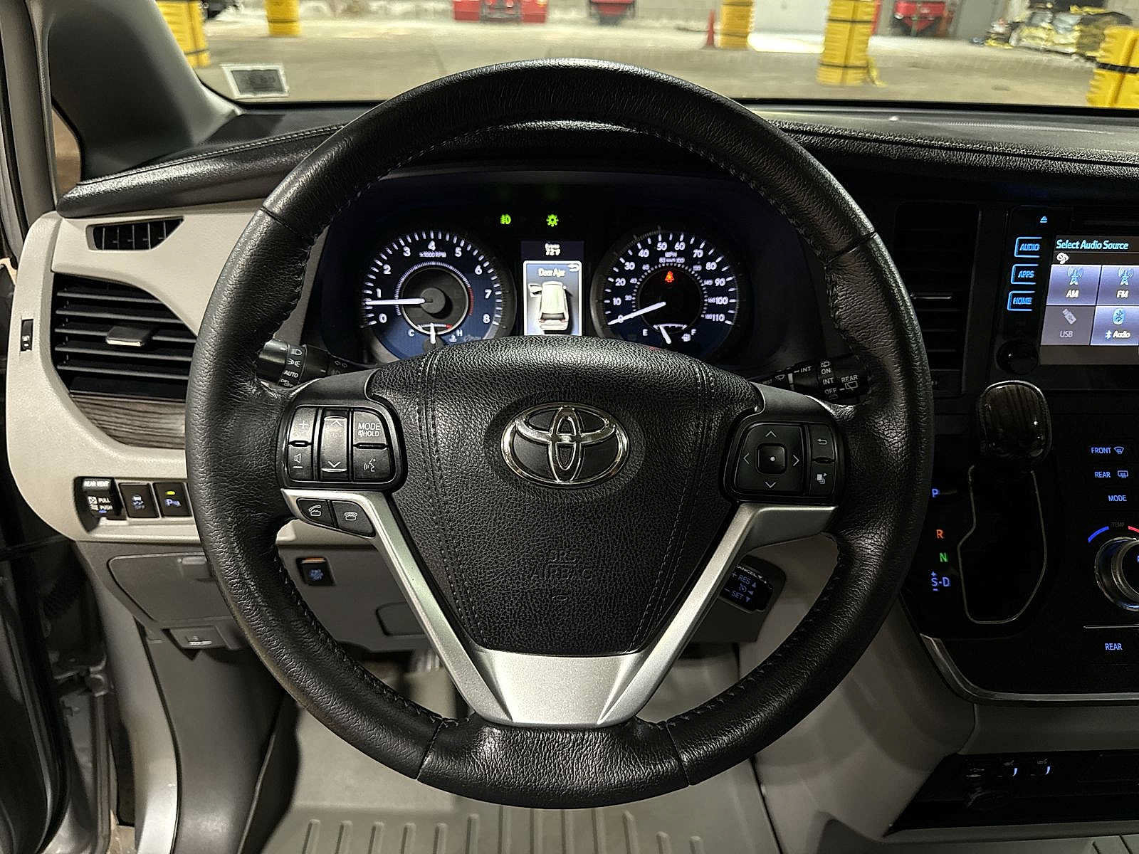 Used 2015 Toyota Sienna XLE w/ XLE Navigation Package FWD image 19