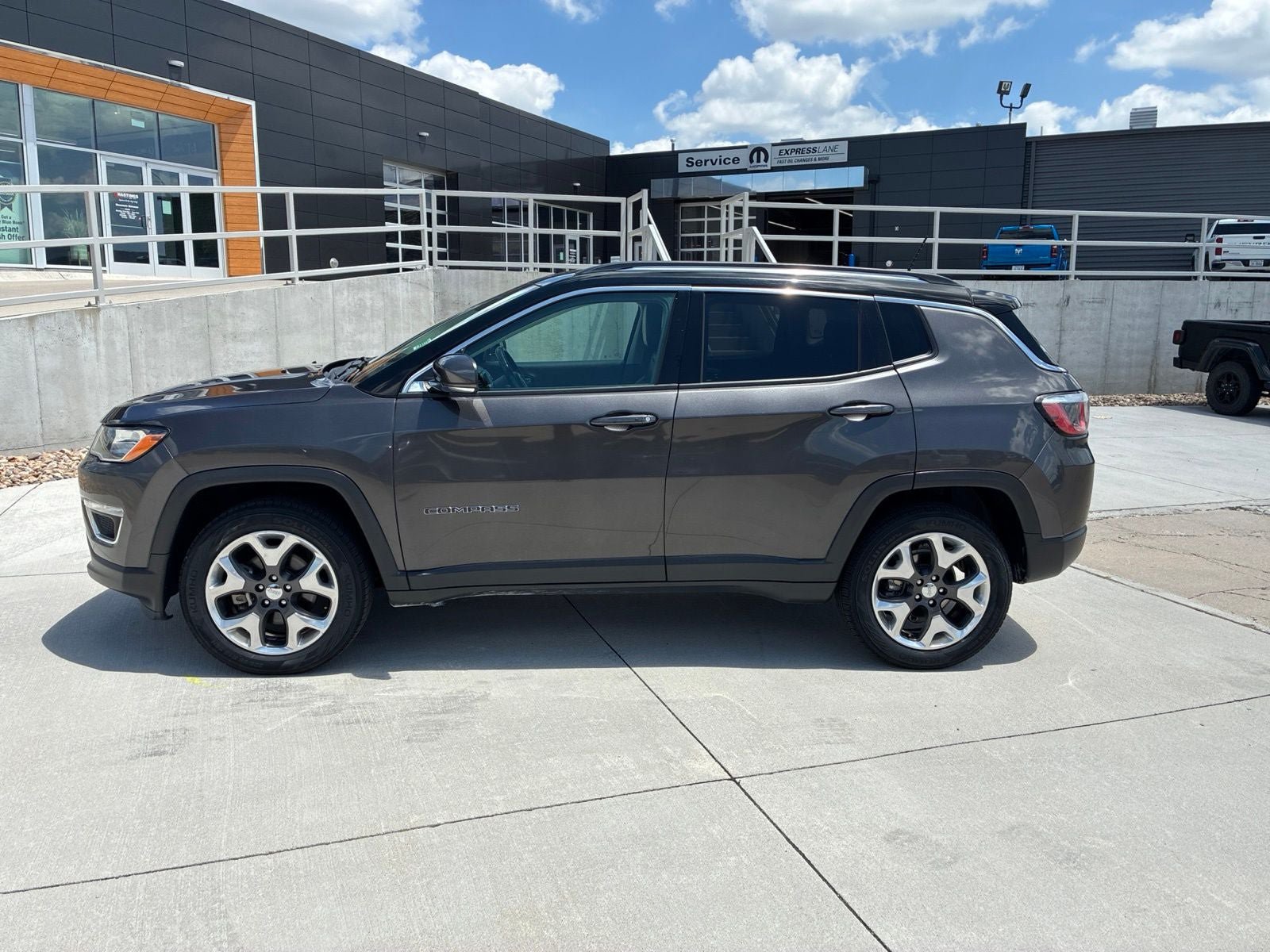 Used 2018 Jeep Compass Limited AWD/4WD image 2