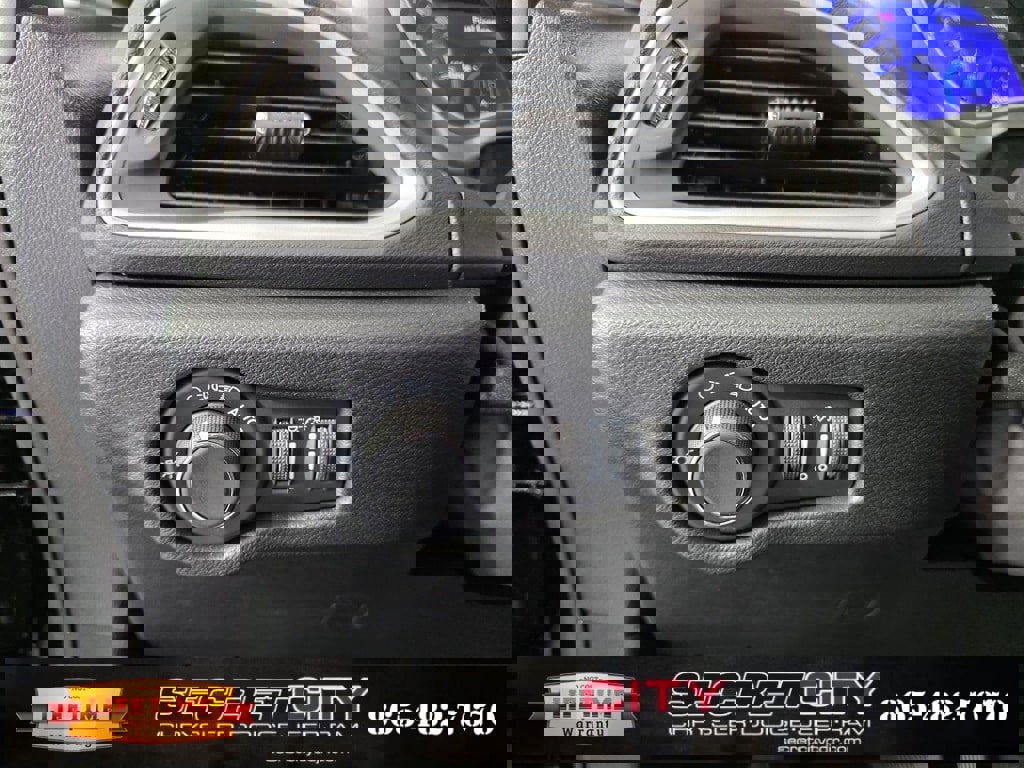 New 2026 Chrysler Voyager LX image 14