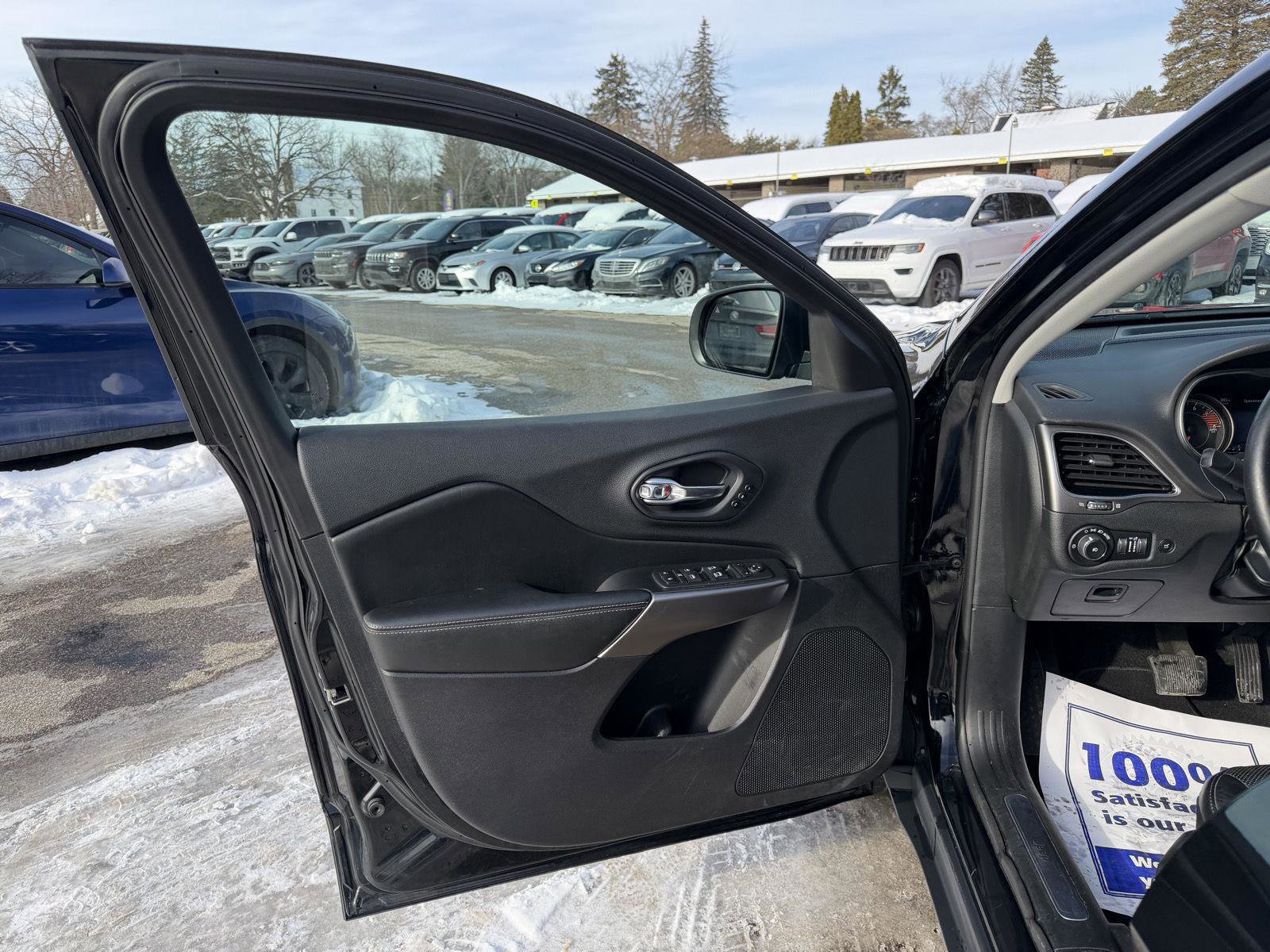 Used 2020 Jeep Cherokee Limited image 10