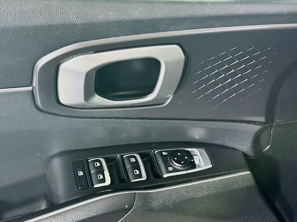 Used 2022 Kia Sorento LX image 23