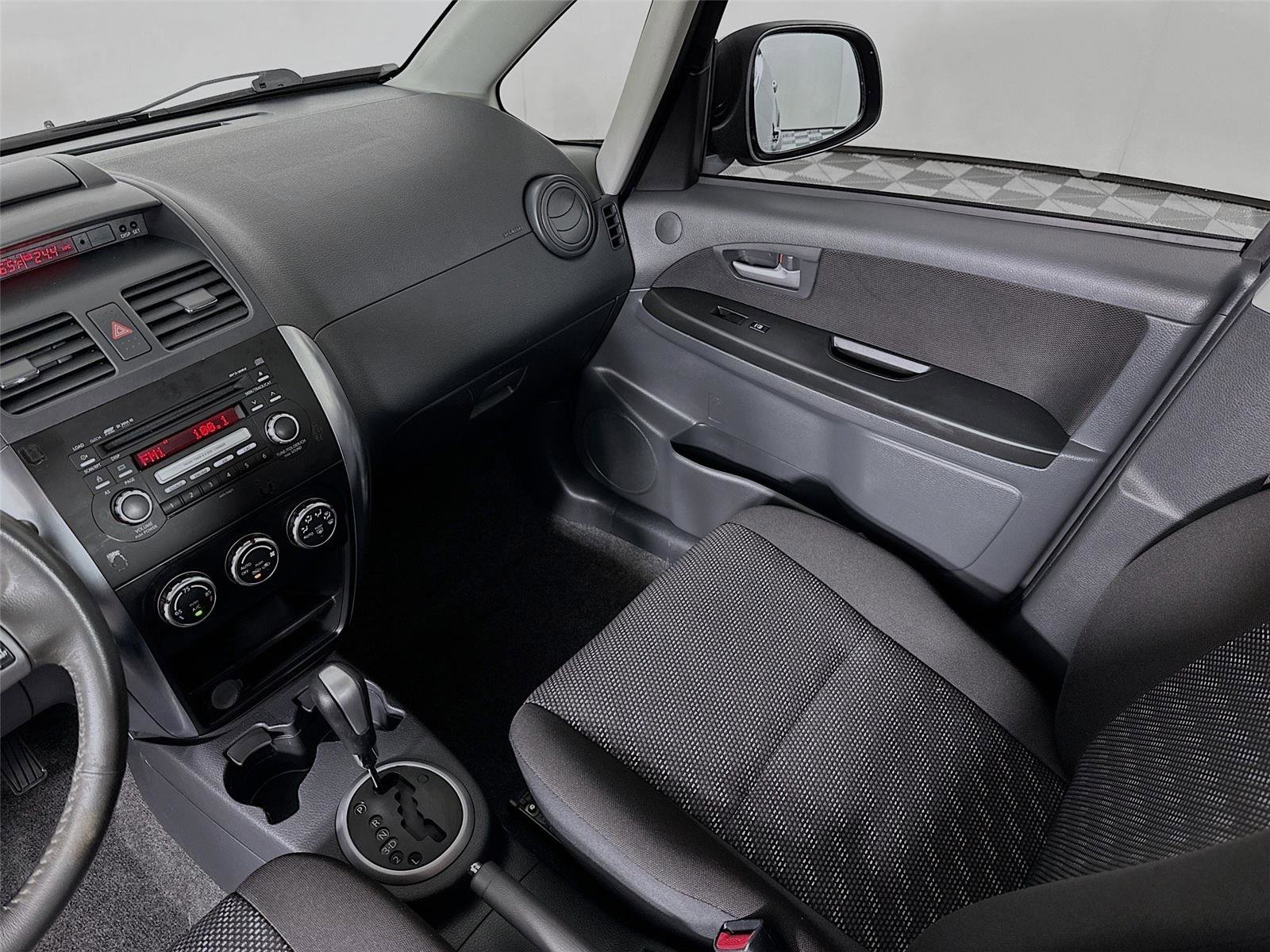 Used 2009 Suzuki SX4 AWD Hatchback w/ Touring Pkg image 24