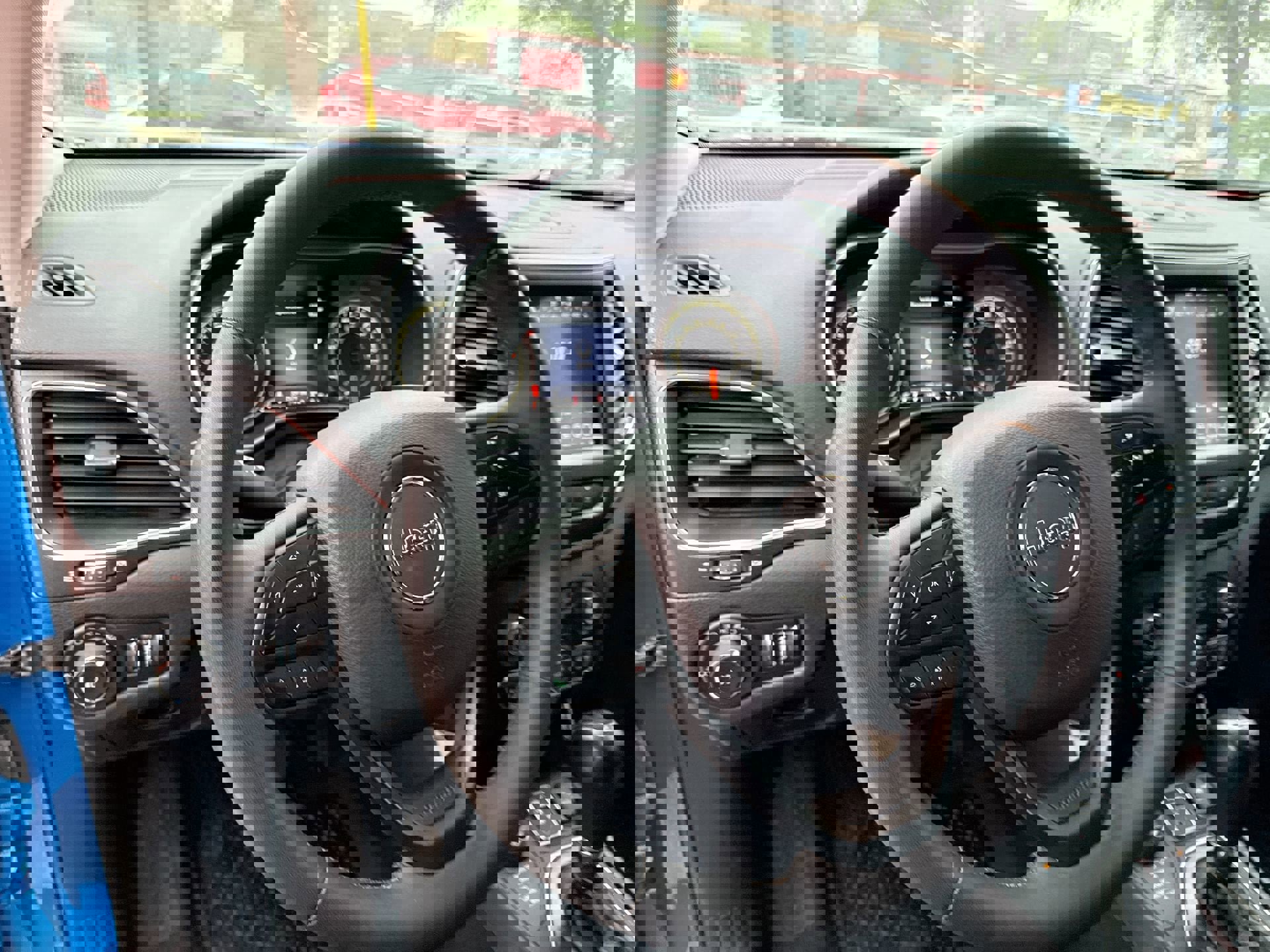 Used 2022 Jeep Cherokee Trailhawk image 11