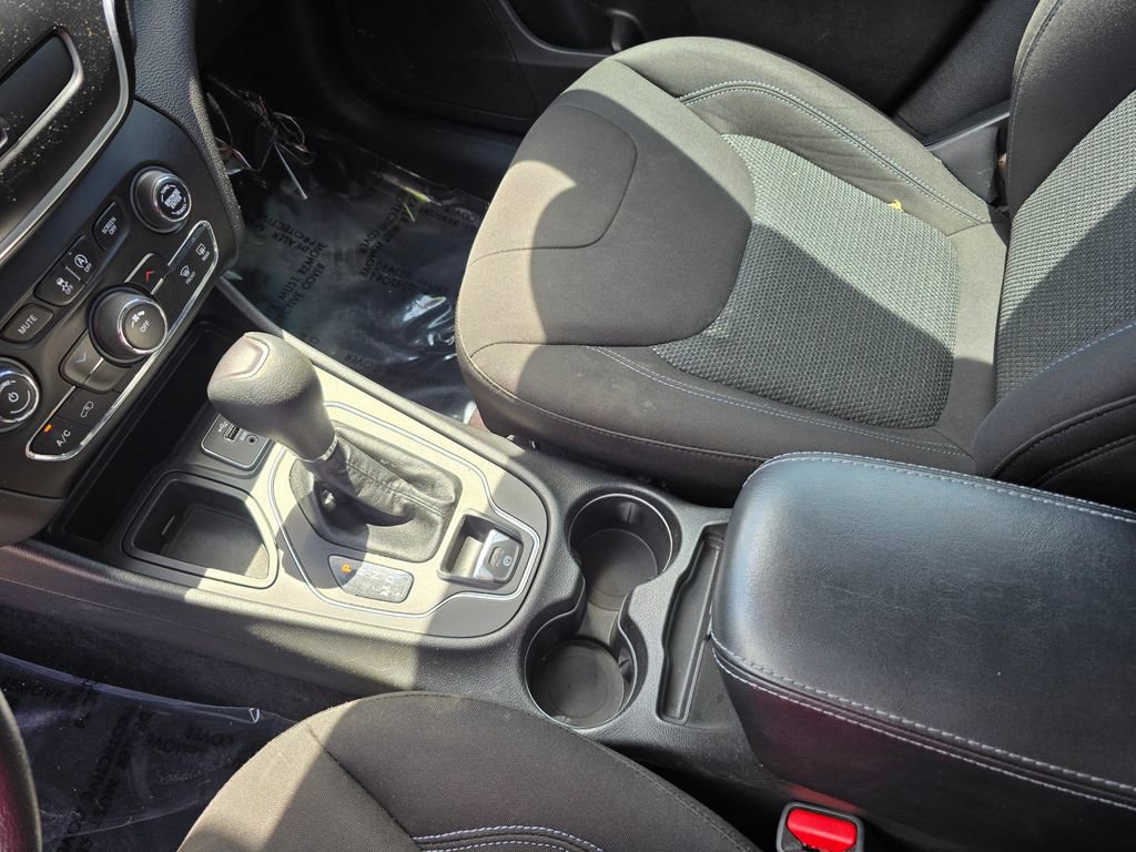 Certified 2019 Jeep Cherokee Latitude w/ Popular Appearance Group image 25