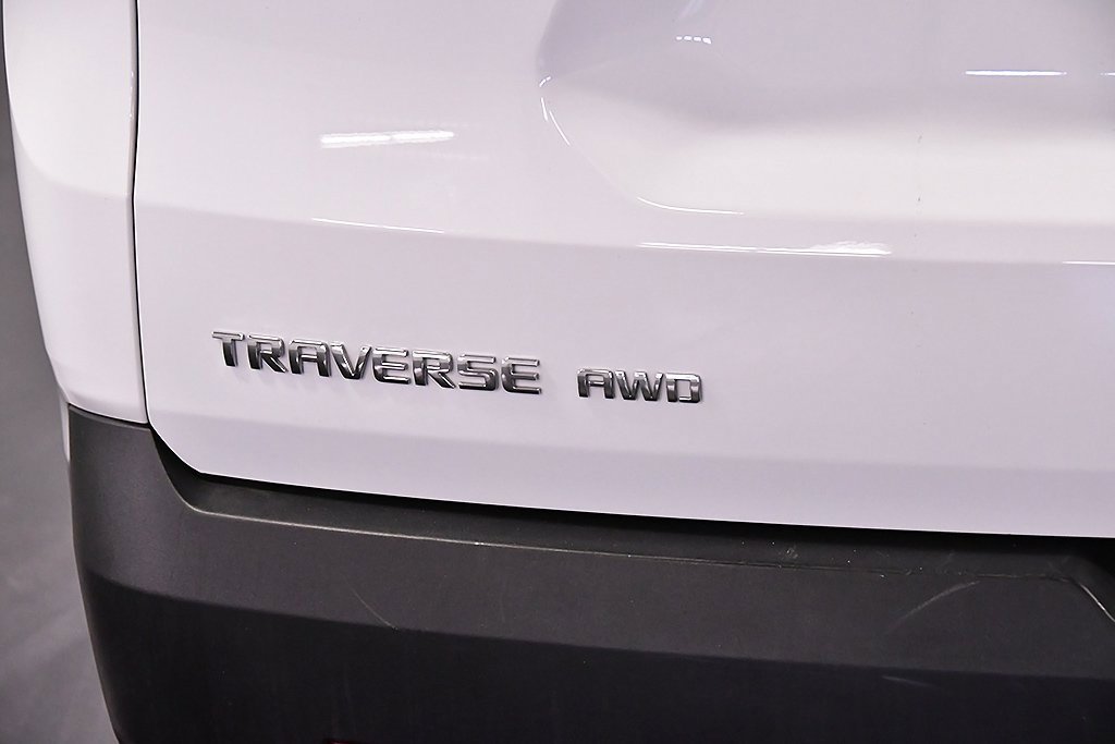 Used 2023 Chevrolet Traverse LT w/ Rear Camera Mirror Package image 10