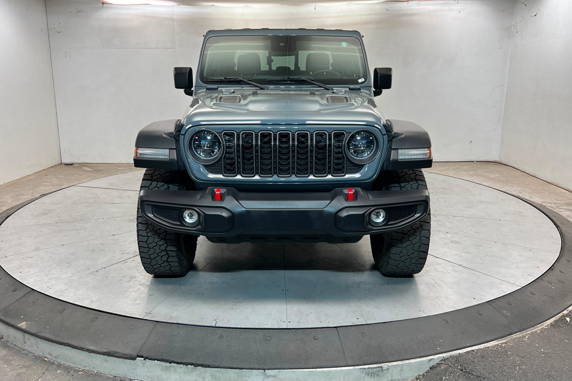 Used 2024 Jeep Gladiator Rubicon w/ Convenience Group AWD/4WD image 8