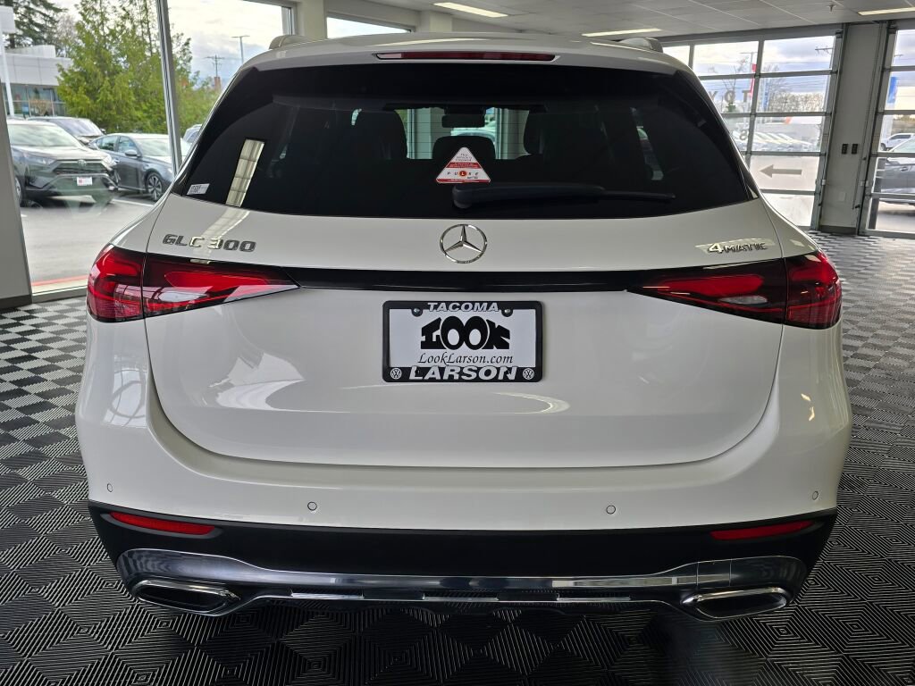 Used 2024 Mercedes-Benz GLC 300 4MATIC image 5