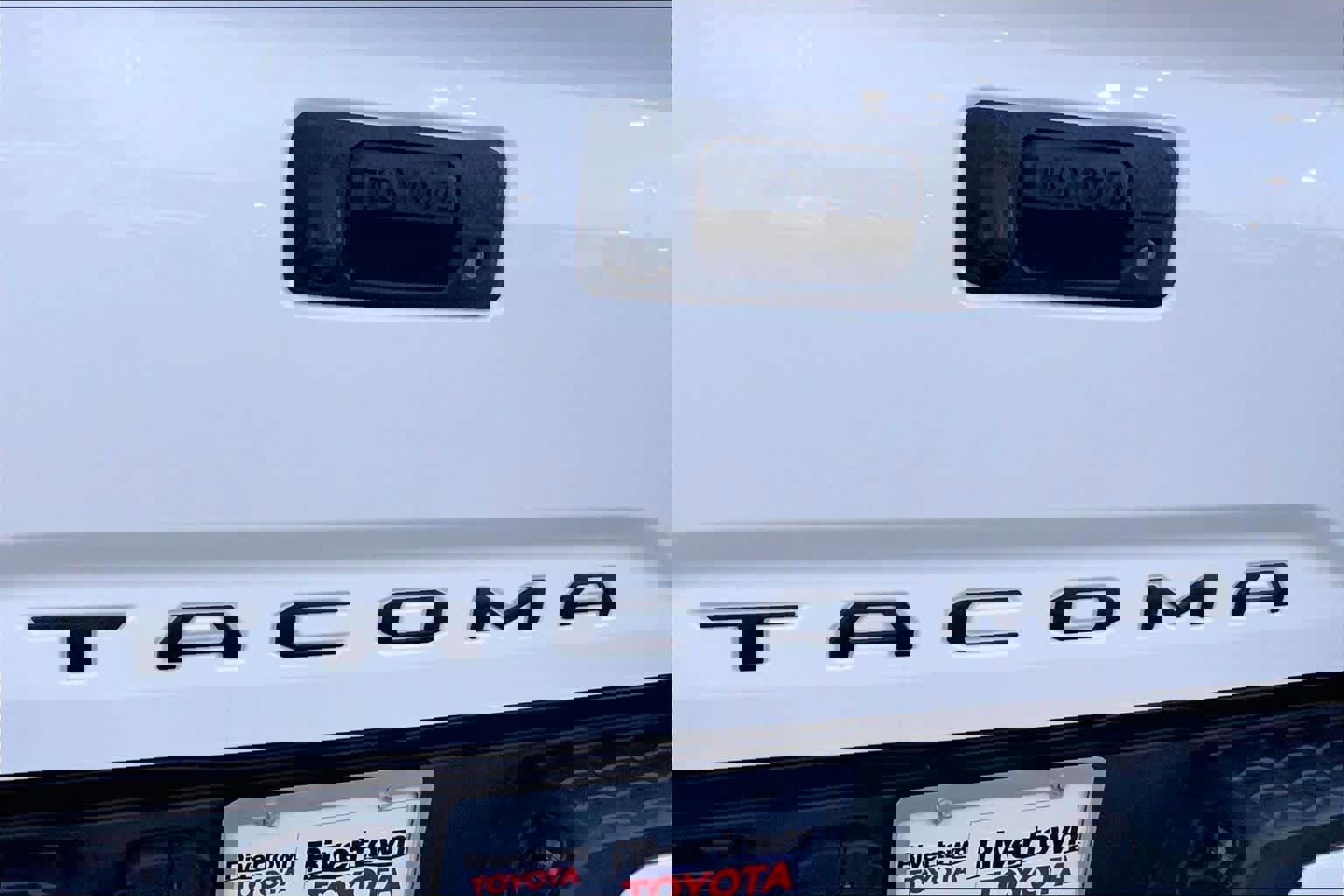 Used 2018 Toyota Tacoma SR image 29