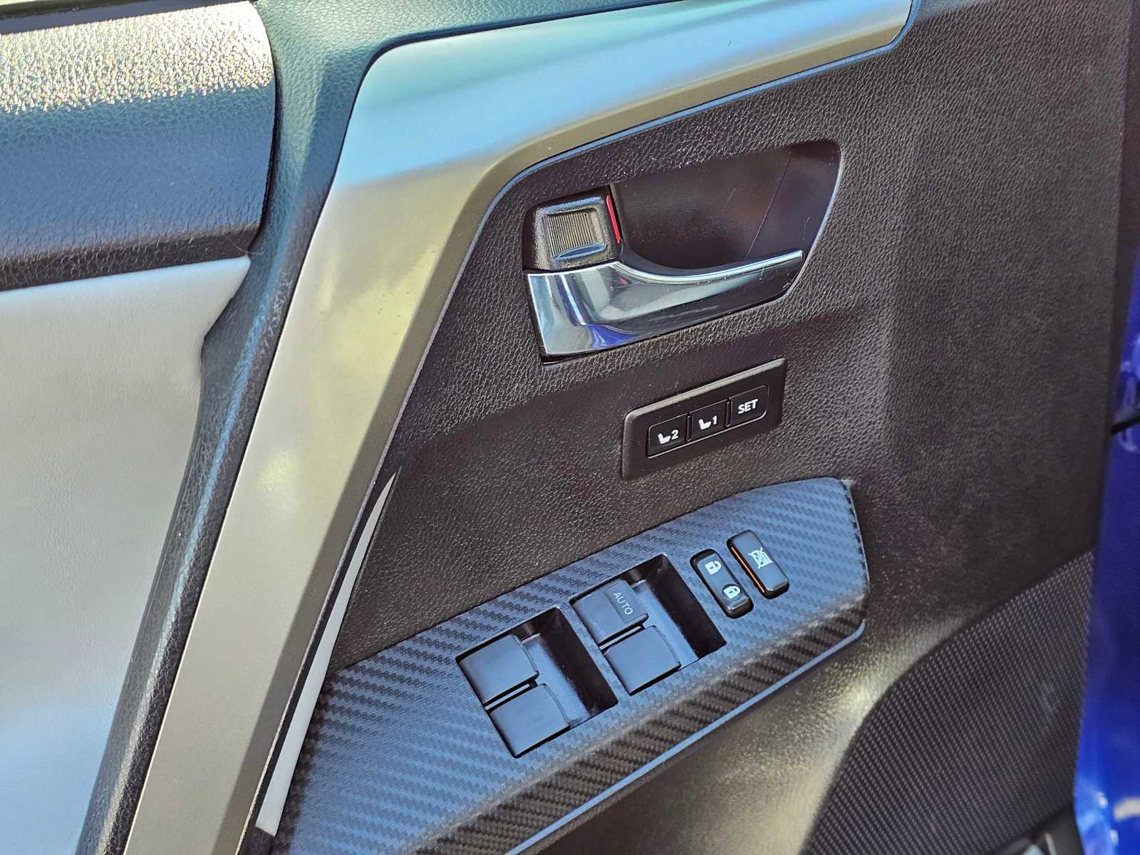 Used 2015 Toyota RAV4 Limited image 23