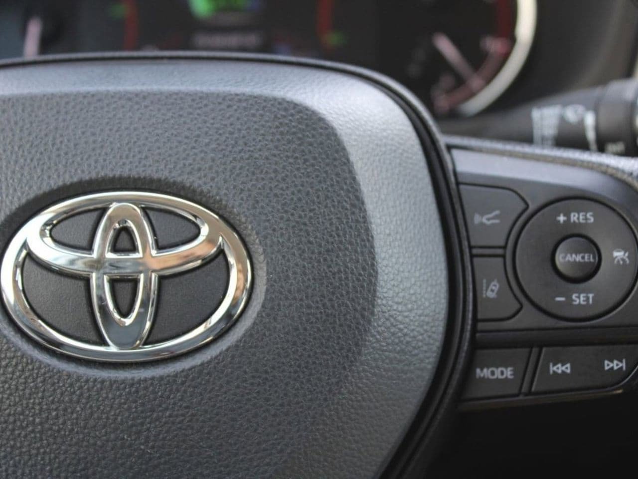 Used 2025 Toyota RAV4 XLE FWD image 29