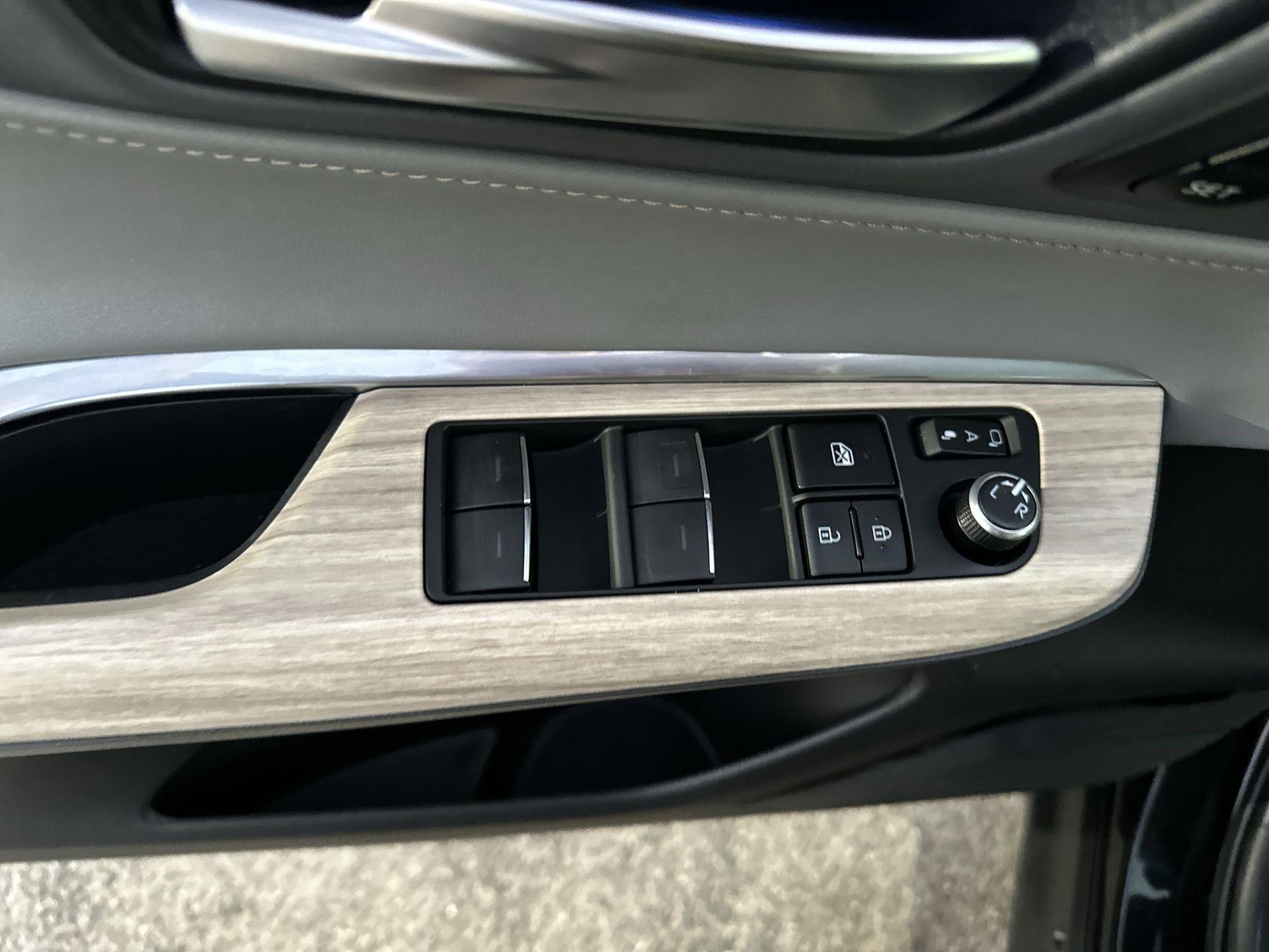 Used 2024 Toyota Venza XLE image 15