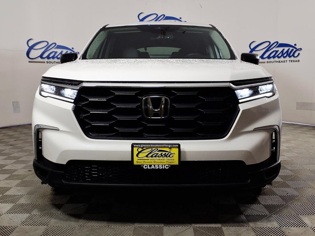 Used 2023 Honda Pilot LX image 3