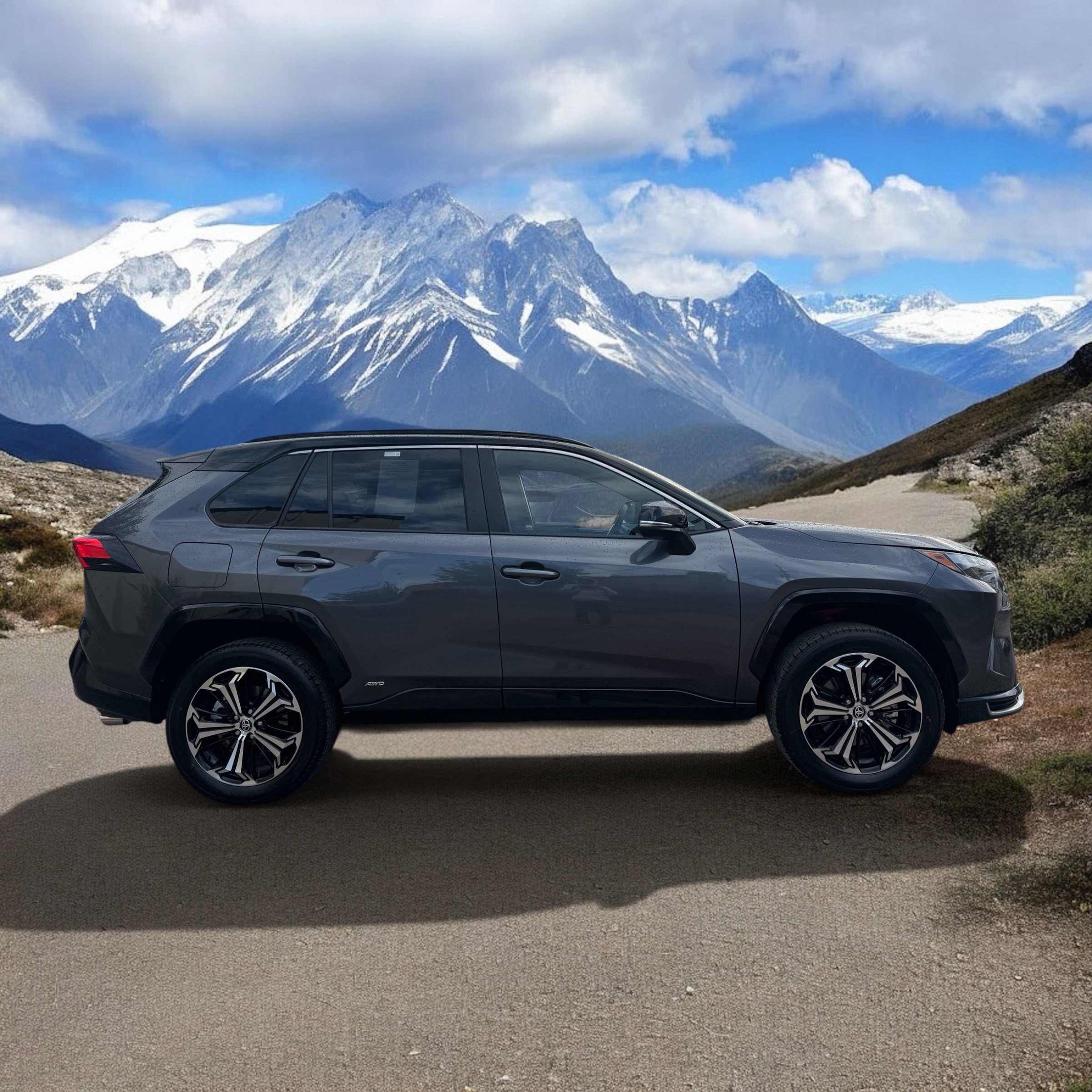 Used 2025 Toyota RAV4 XSE w/ Weather Package AWD/4WD image 6