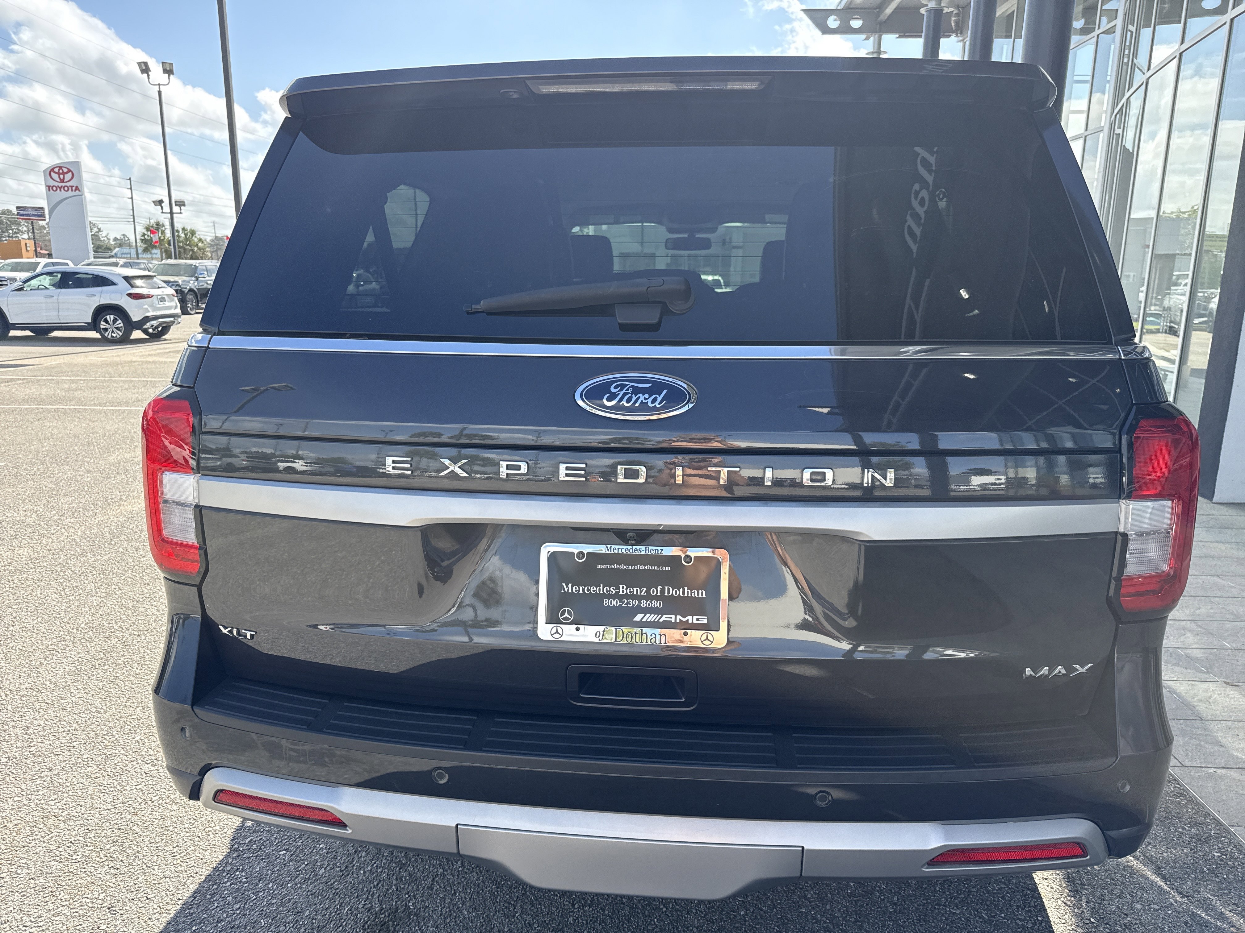 Used 2022 Ford Expedition Max XLT image 3