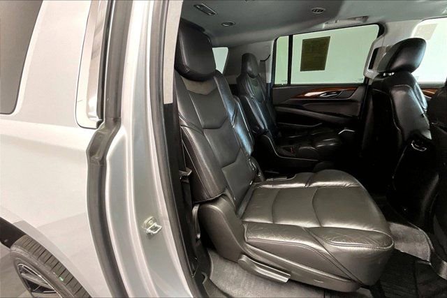 Used 2019 Cadillac Escalade ESV Luxury AWD/4WD image 17