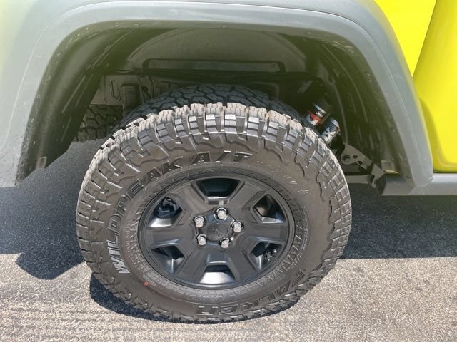 Used 2023 Jeep Gladiator Mojave w/ Cold Weather Group AWD/4WD image 40