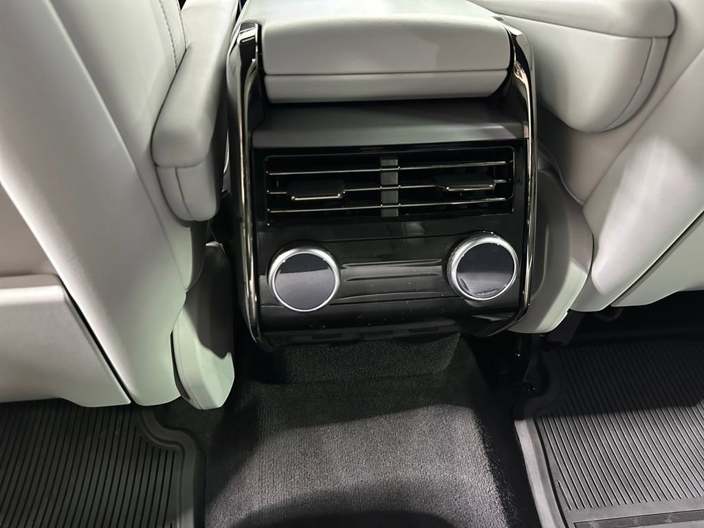 Used 2024 Land Rover Range Rover Sport SE AWD/4WD image 18