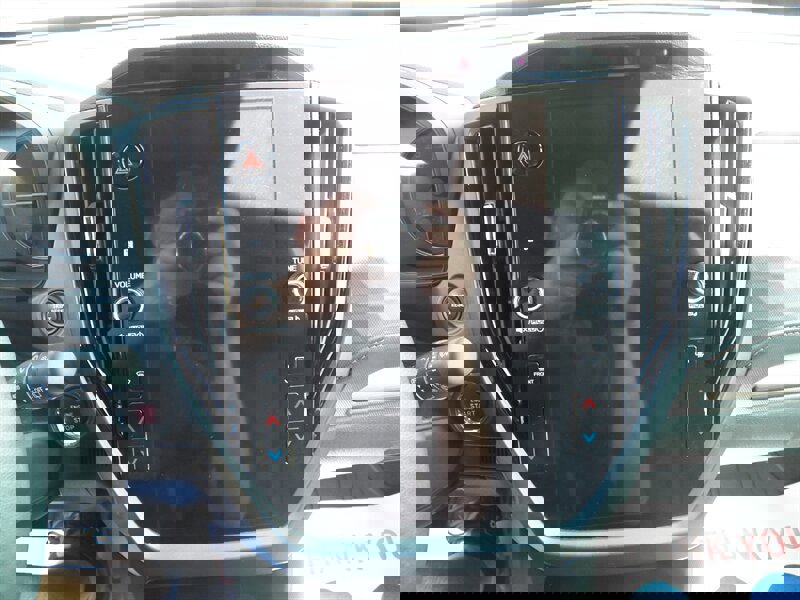 Used 2025 Subaru Forester Touring w/ Popular Package - Touring AWD/4WD image 19