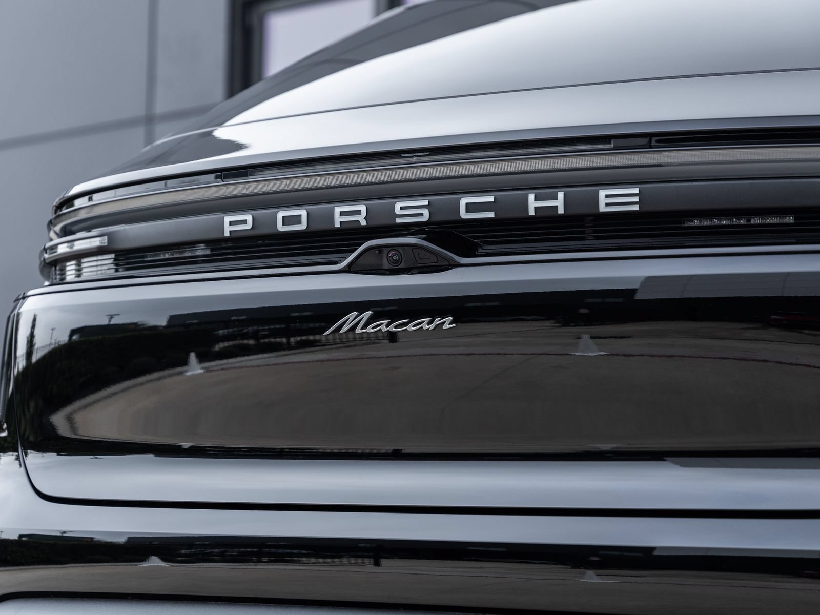 Certified 2025 Porsche Macan Electric RWD image 15