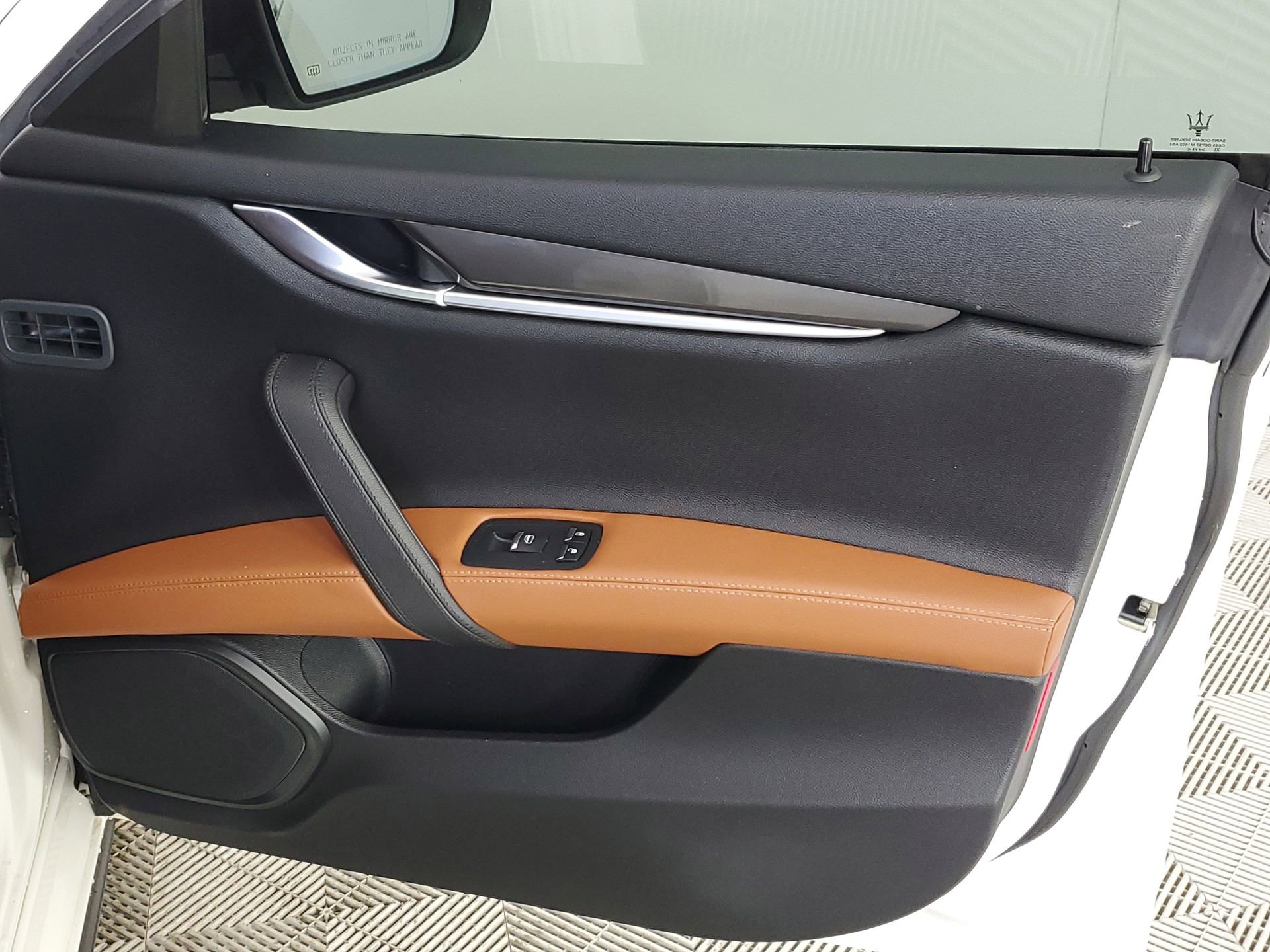 Used 2021 Maserati Ghibli S image 23