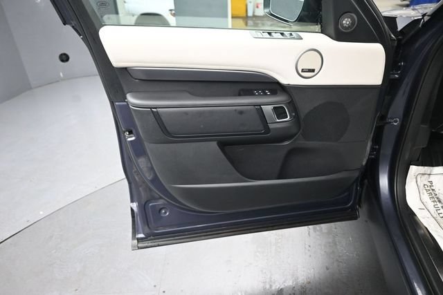 Used 2024 Land Rover Discovery Metropolitan Edition AWD/4WD image 22