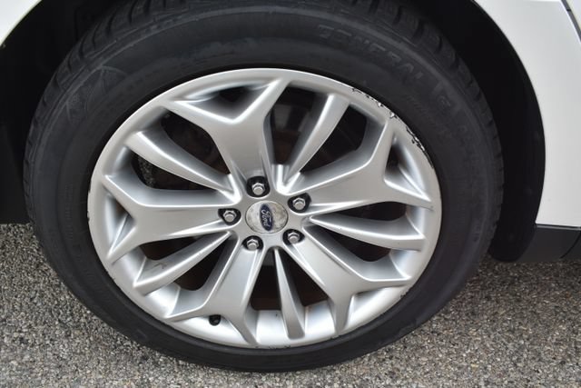 Used 2018 Ford Taurus Limited FWD image 50