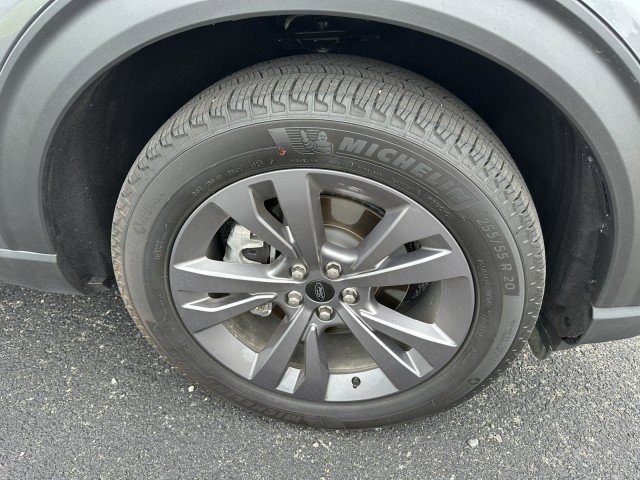 Used 2025 Ford Explorer Active w/ Active Comfort Package image 3