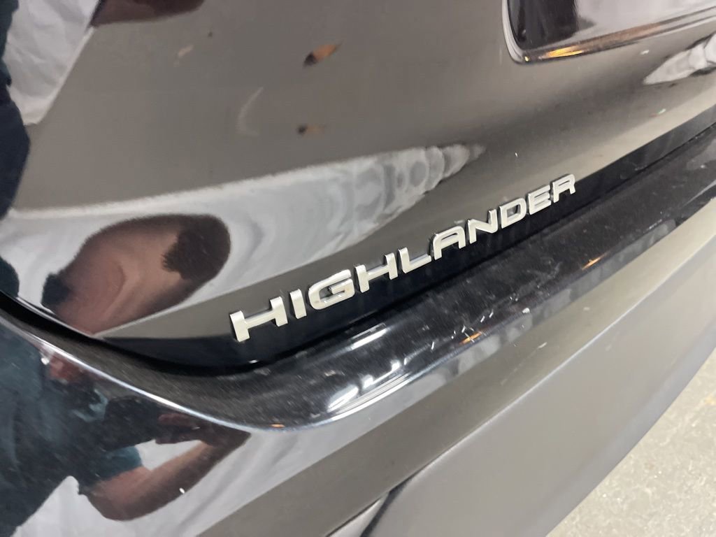 Used 2024 Toyota Highlander XLE image 18