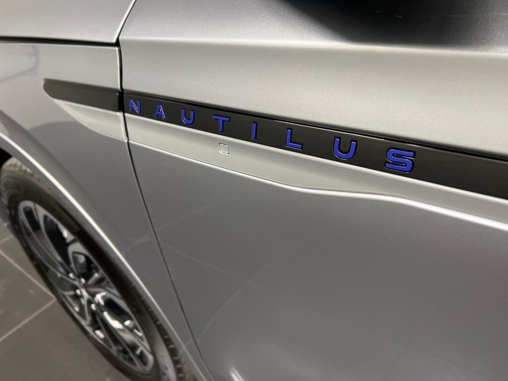 Certified 2025 Lincoln Nautilus Reserve image 43