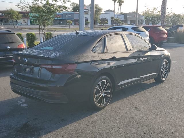 Used 2023 Volkswagen Jetta Sport image 4