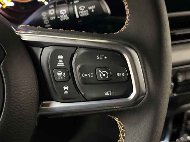 New 2024 Jeep Wrangler Unlimited Sahara w/ Technology Group AWD/4WD image 8