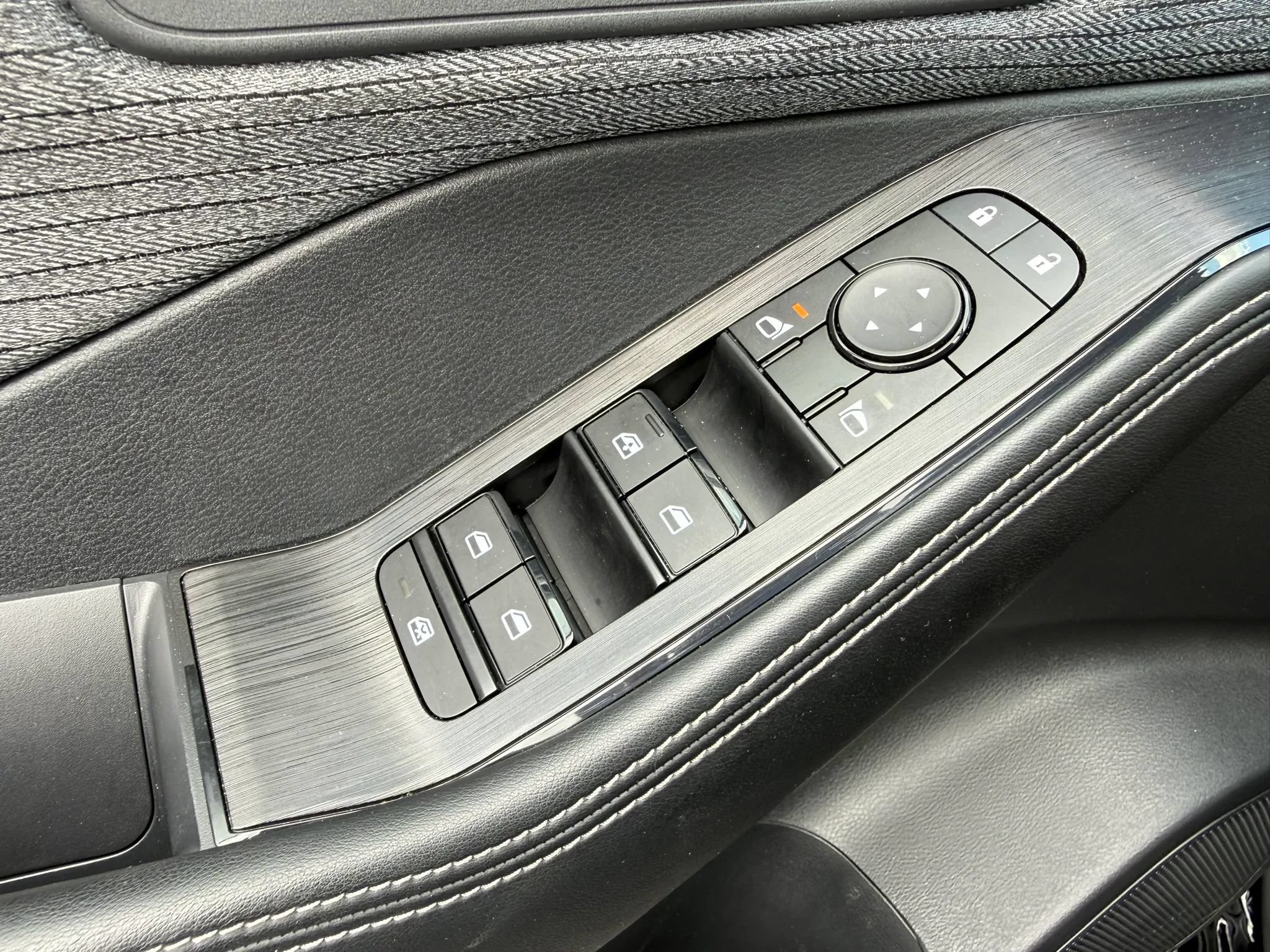 Used 2023 Nissan Rogue SV AWD/4WD image 34