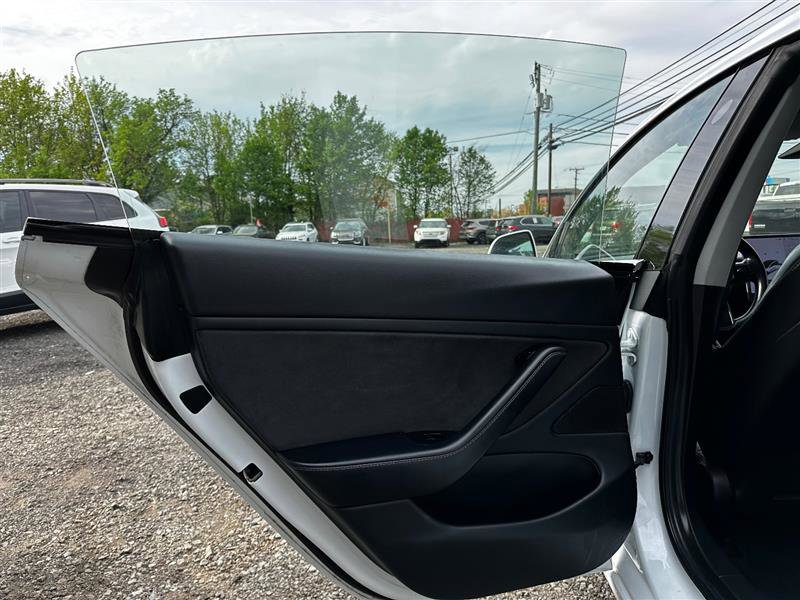 Used 2018 Tesla Model 3 Long Range RWD image 18