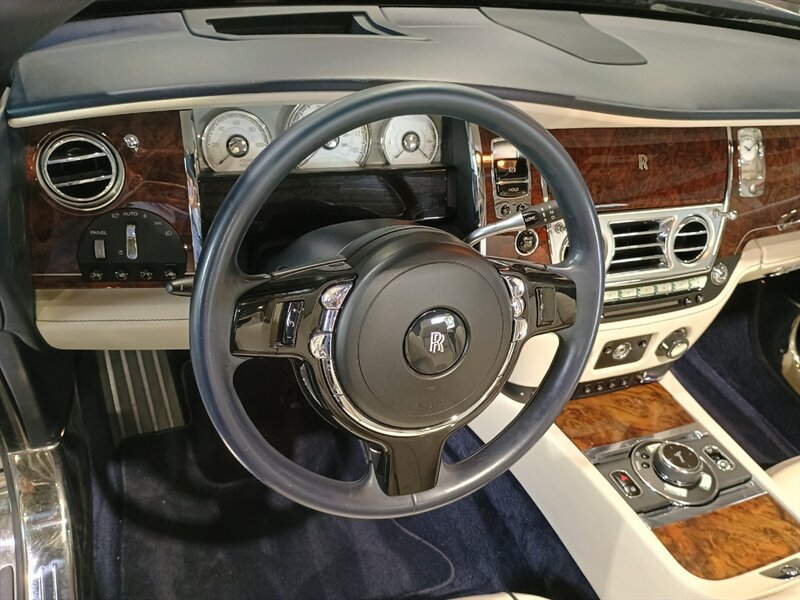 Used 2016 Rolls-Royce Dawn RWD image 20