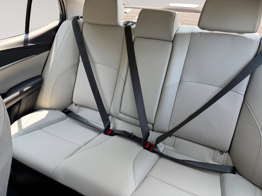 Used 2025 Toyota Camry XLE FWD image 13